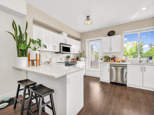 1418 Cartier Ave #103, Coquitlam, BC V3K 0C1