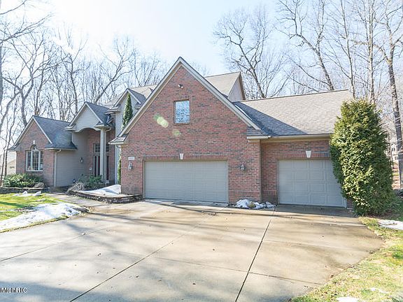 3rd image of 8065 Therese Ct SE