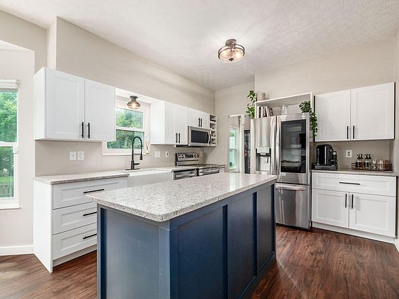 3rd image of 909 Brockwell Dr