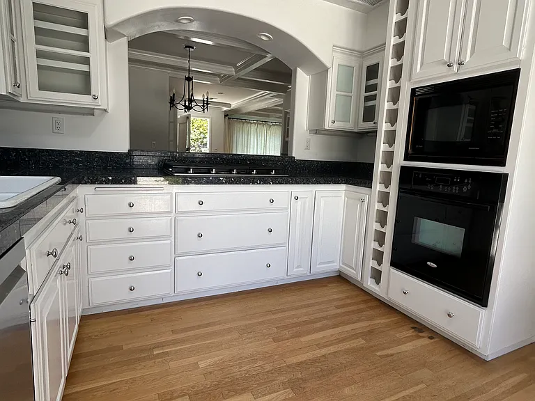 5537 Bellevue Ave — Photo 7