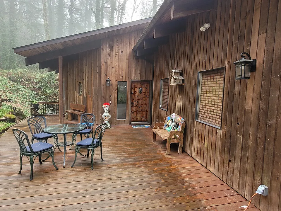 4400 SW Hillside Dr