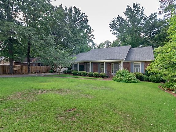 3rd image of 631 Dogwood Drive NE
