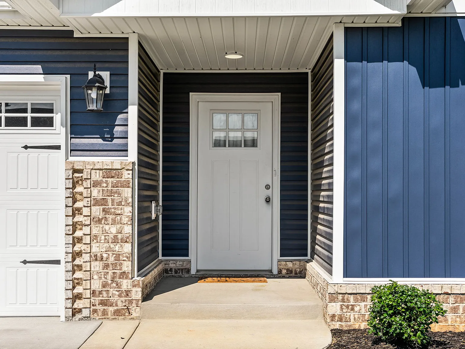 3 bed, 1373 sqft, $2,000 — Photo 2