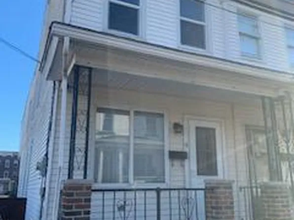 9 N 3rd St, Saint Clair, PA 17970