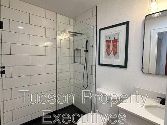 3rd image of 824 E 10th St APT G