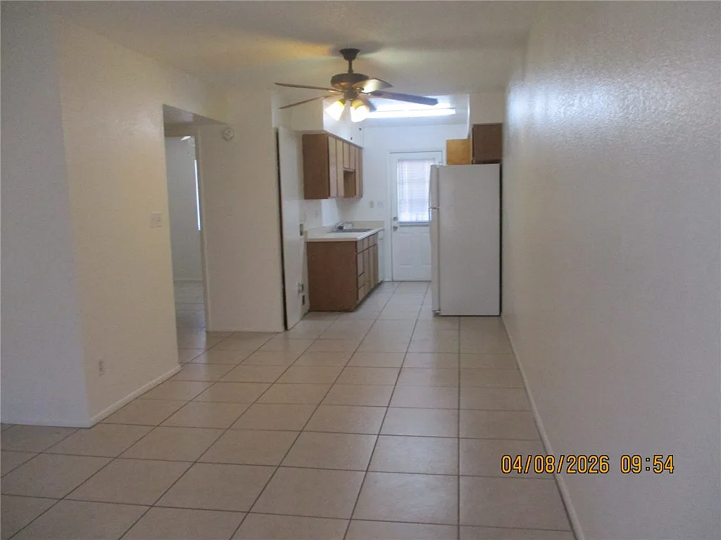 2 bed, 1.0 bath, 720 sqft, $945 — Photo 3