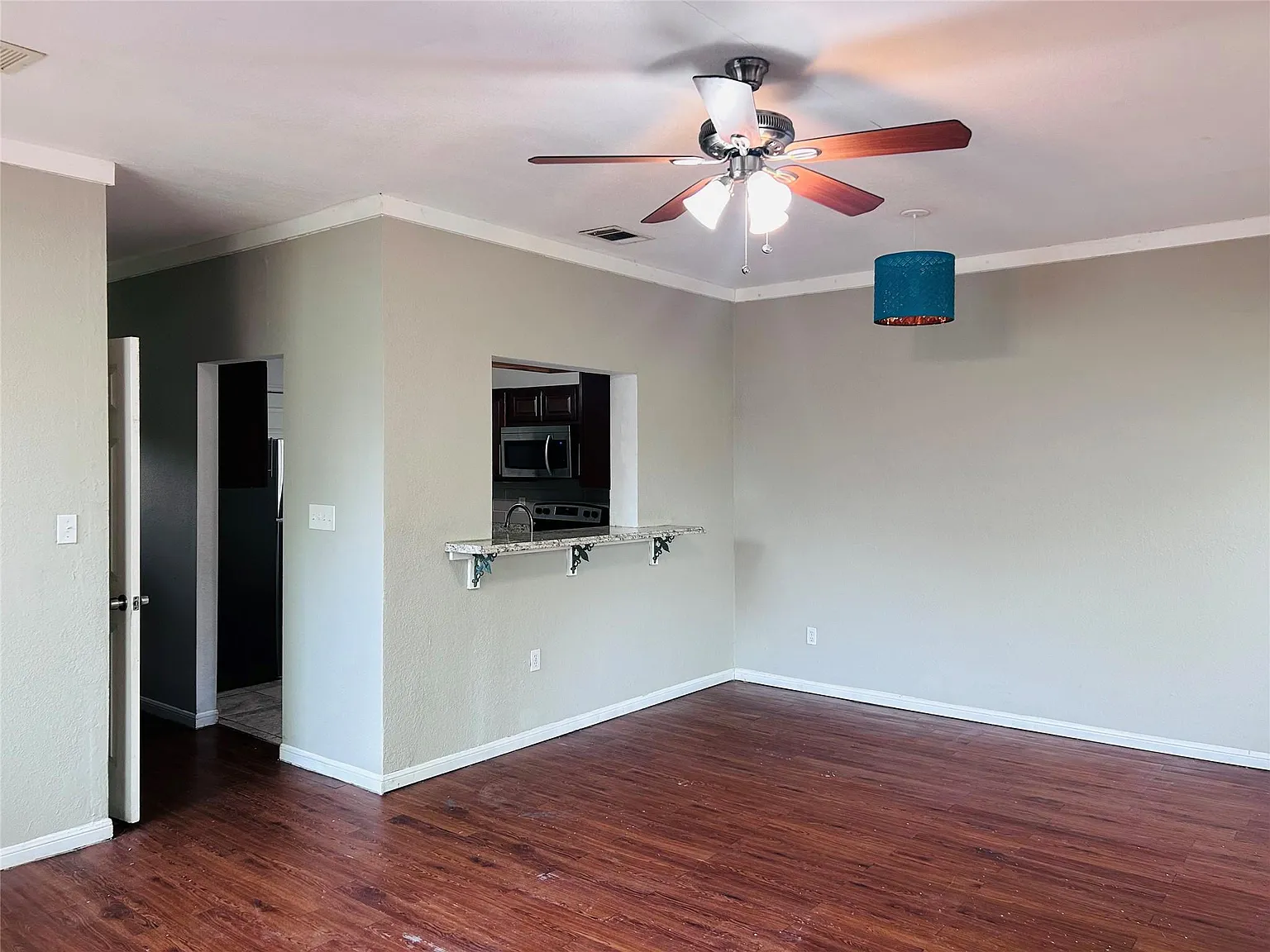 3 bed, 2.5 bath, 1280 sqft, $1,600 — Photo 4