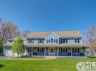 198 Mockingbird Ln, Marstons Mills, MA 02648
