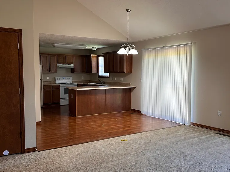 4359 W Meadowmere St — Photo 2