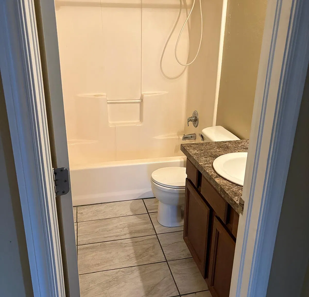 205 S Leach Ave — Photo 4
