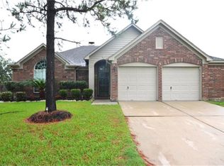 117 Bending Brook Ln, Dickinson, TX 77539