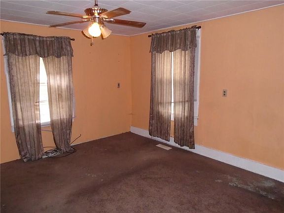 5th image of 1020 E 2nd St