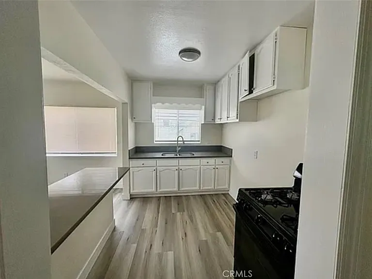 549 E 17th St #551 — Photo 6