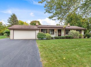 W177N8742 Shepherd Dr, Menomonee Falls, WI 53051