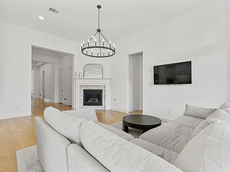 2241 Robin Way — Photo 5