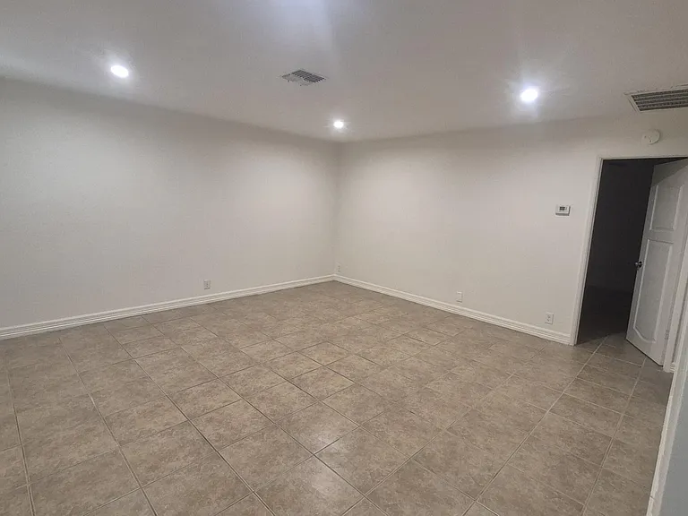 9009 W Elm St #5 — Photo 5