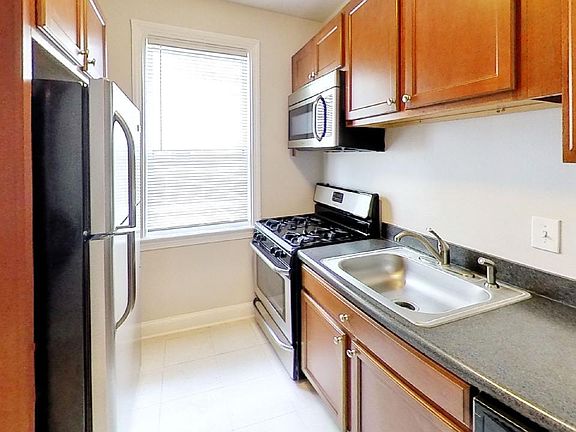 5th image of 1620 C St SE #6umycfnue