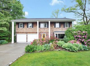 99 Barry Ln, Syosset, NY 11791