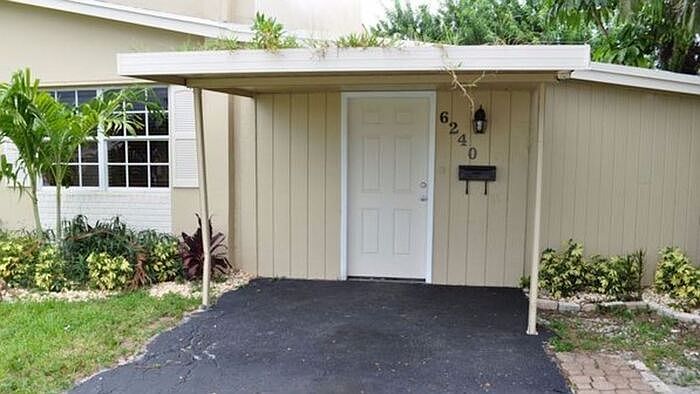 2nd image of 6240 NW 16th Pl
