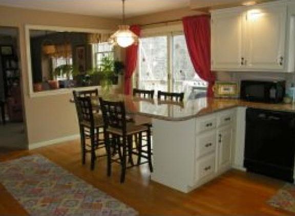 5th image of 8 Beaver Brook Dr