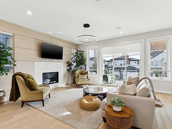 3rd image of 28 E Timberline Way SW