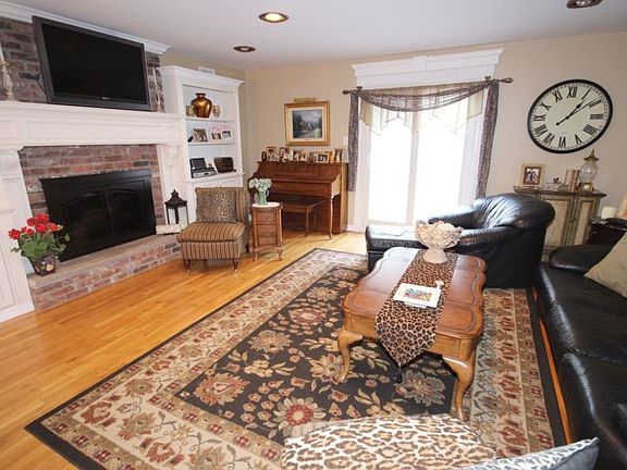 2nd image of 7167 Peri Ln #23
