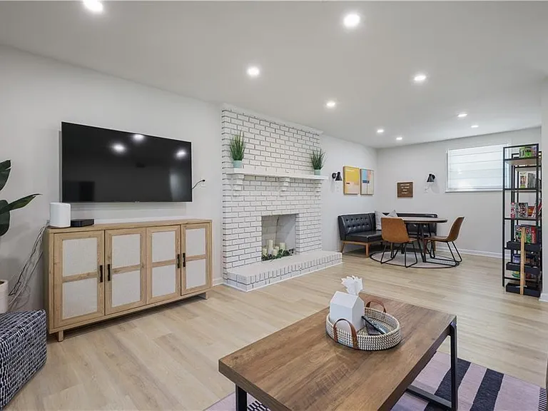 677 Hillandale Cir SW — Photo 3