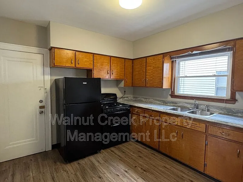 2 bed, 1.0 bath, 1208 sqft, $1,200 — Photo 2