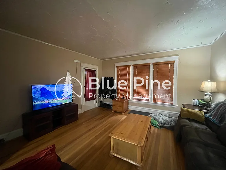 284 S Ridge Ave — Photo 3