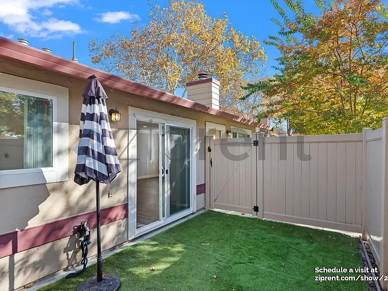 686 Whitewater Ct — Photo 23