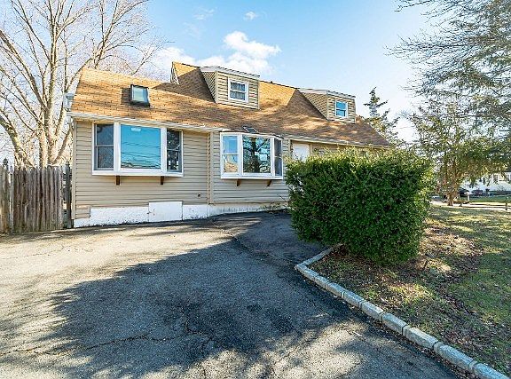 2nd image of 325 Jayne Blvd
