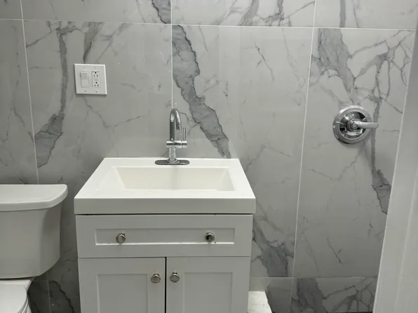 101 120th St #101, South Richmond Hill, NY 11419