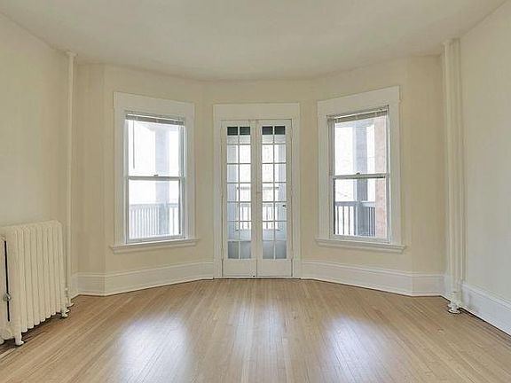 2nd image of 598 Lincoln Ave APT 301