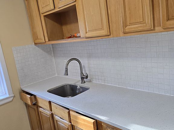 3rd image of 10221 184th St Floor 2