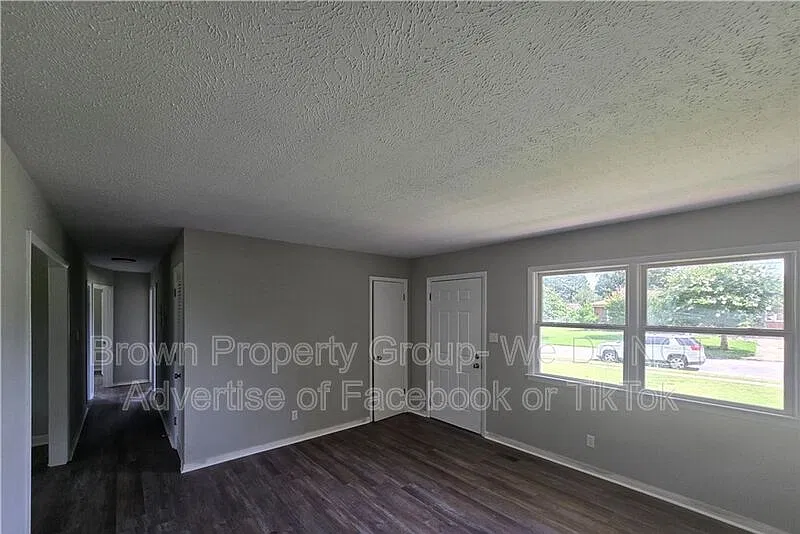 3 bed, 1.5 bath, 1066 sqft, $1,395 — Photo 3