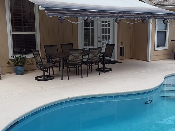 Retractable awning w/lights