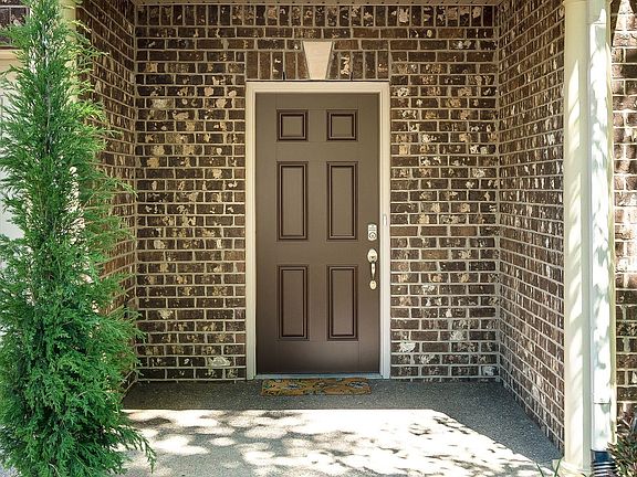 2nd image of 365 Irvine Ln