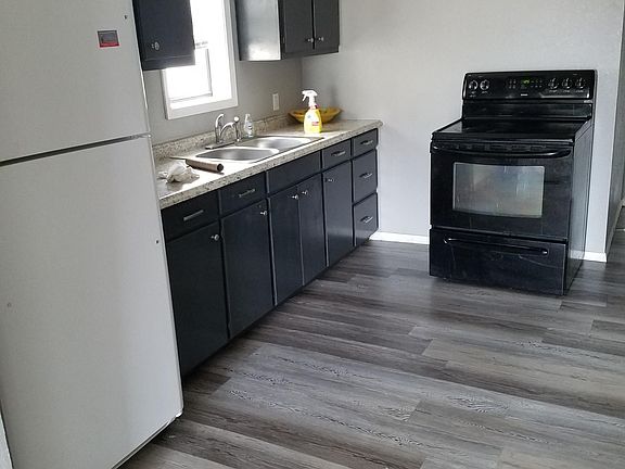2nd image of 620 S Avenue D APT A