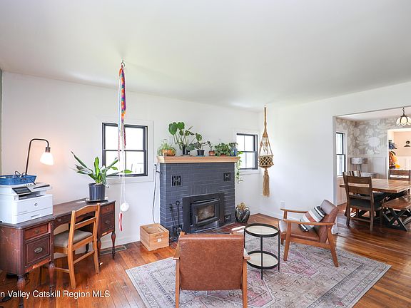 5th image of 52 Phillips Avenue