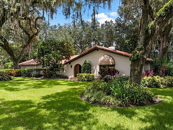 2nd image of 2020 Wisteria Ln