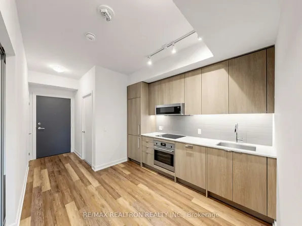 250 Lawrence Ave W #701, Toronto, ON M5M 1B2