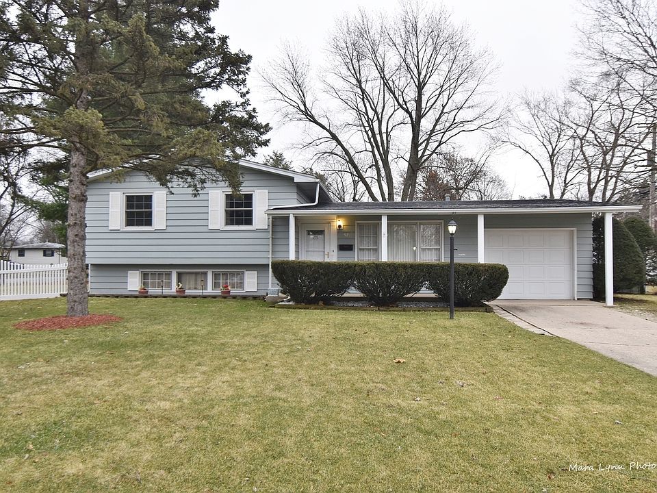 1st image of 51 Circle Dr E