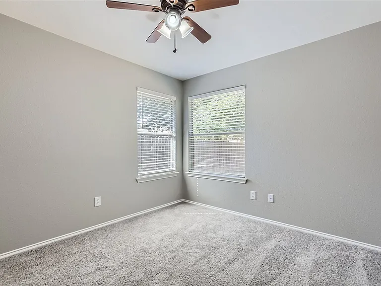 5810 Avery Island Ave — Photo 24
