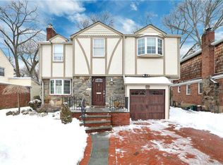 77 Stuart St, Lynbrook, NY 11563