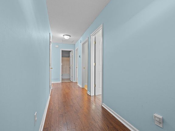 4th image of 206 Whitton Ln