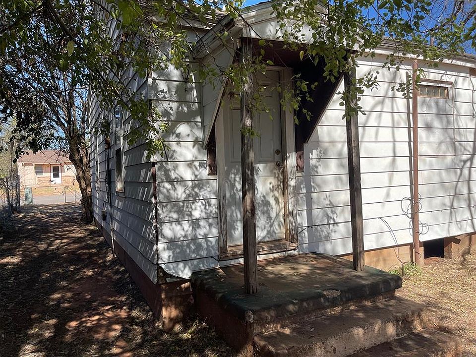 2nd image of 702 Sisson Ave