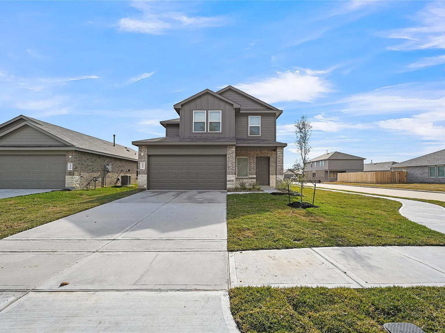 4 bed, 2.5 bath, 2042 sqft, $2,500 — Photo 1