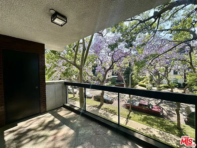 324 N Palm Dr #206 — Photo 35