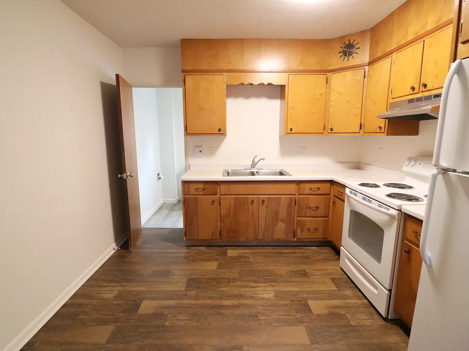 2 bed, 1.5 bath, $1,325 — Photo 2