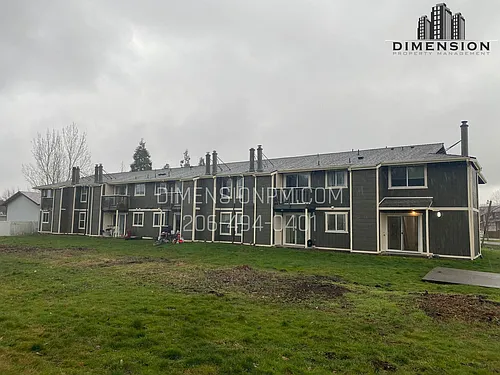 Large Top floor 2 Bed 1.5 Bath Apartment in Pacific! Easy to book Self Tours! Photo 1